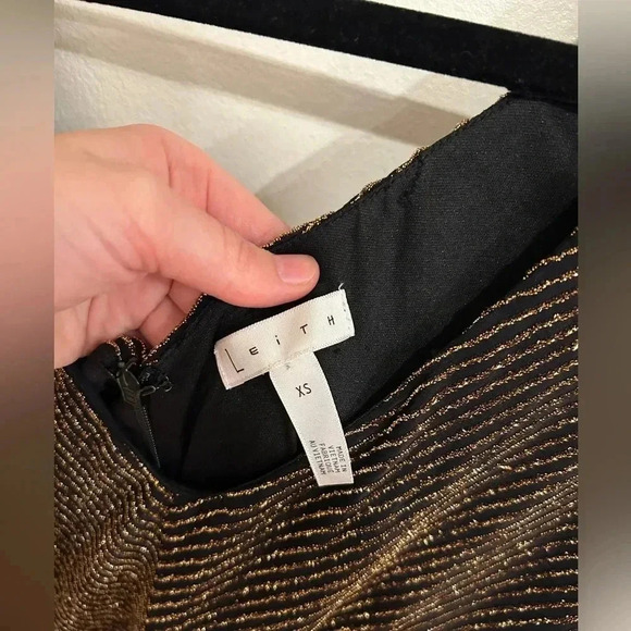 NWOT LEITH gold pin stripe fit & flare flutter sleeve v neck tie belt dress XS-M - Picture 13 of 15